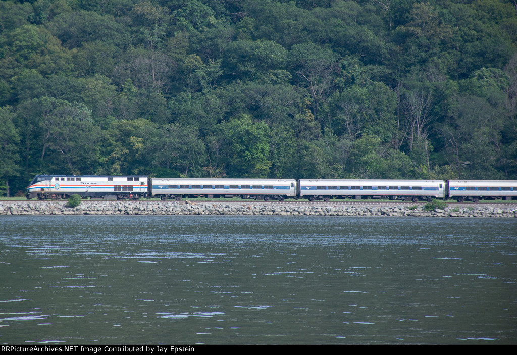 AMTK 716 leads the Lake Shore Limited up the Hudson